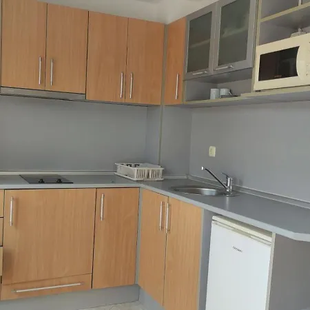 Apartment уютен с паркинг и басейн *